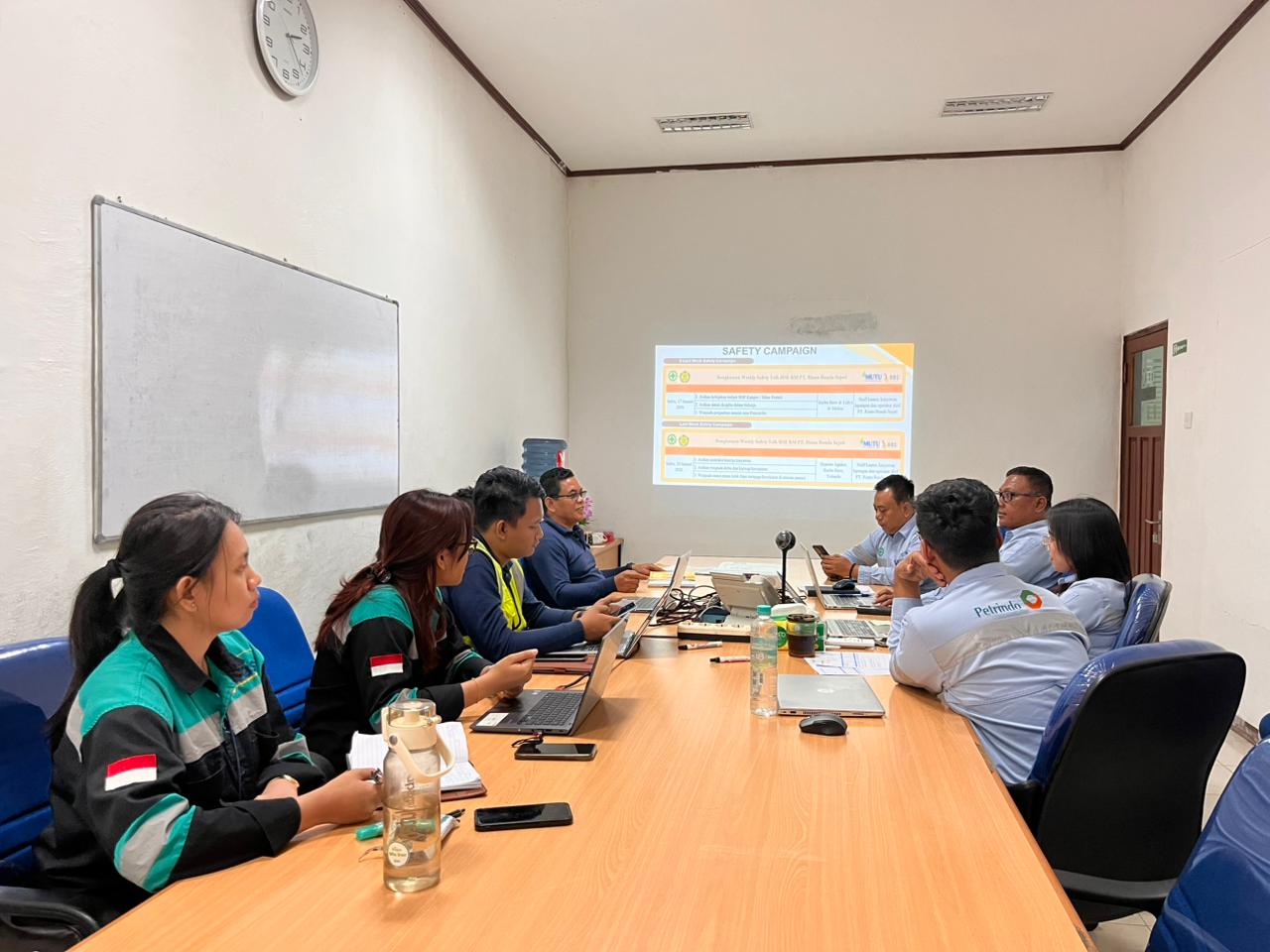 Rapat Evaluasi Mingguan Tim Riana Bunda Sejati